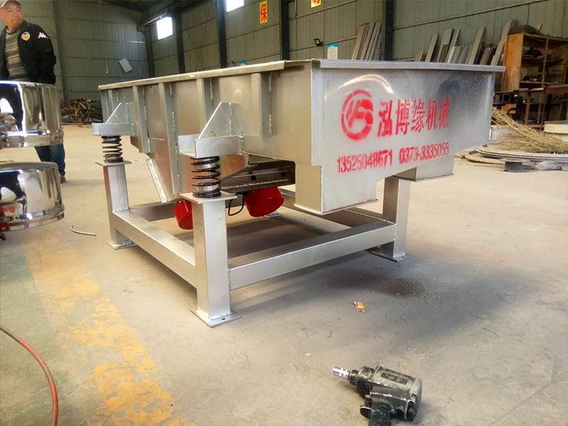 直線篩粉機在實際生產過程中投料不均勻所產生的三大后果振動篩生產廠家總結（泓博緣機械）